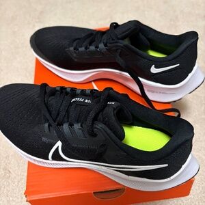 Nike Air Zoom Pegasus youth gym shoes NEW